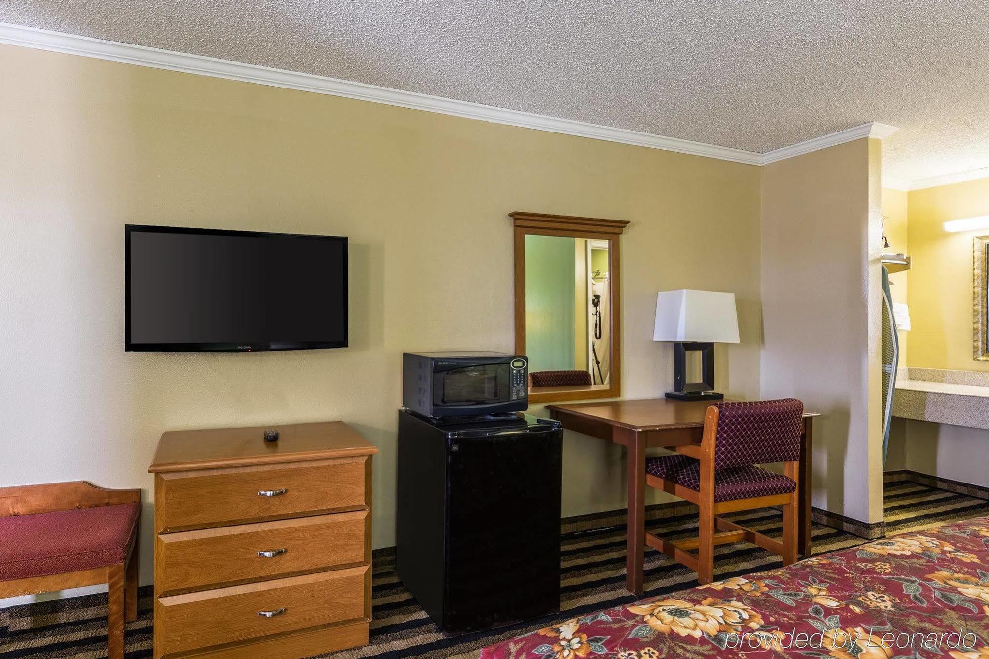 Rodeway Inn Alexandria Extérieur photo