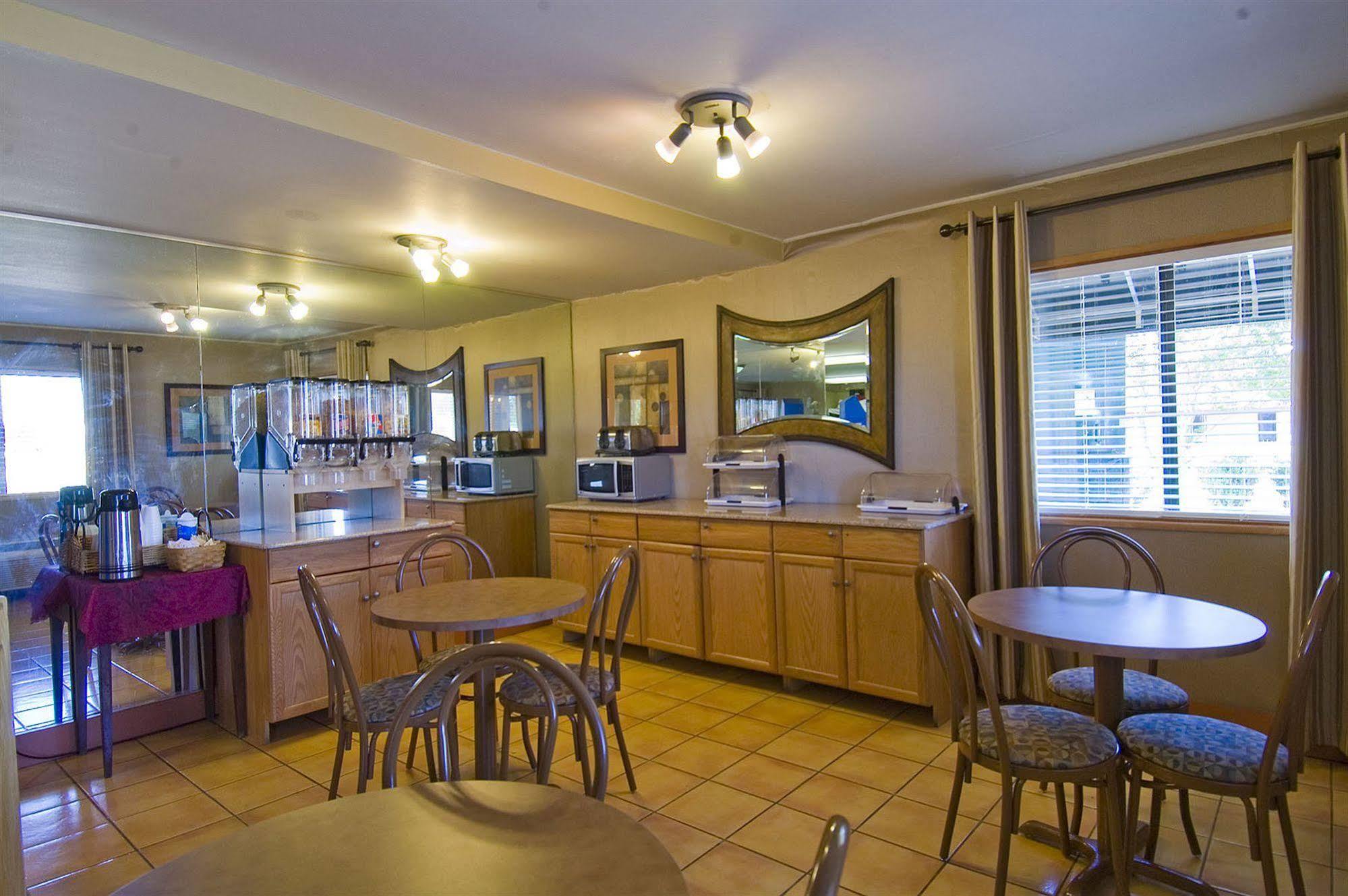 Rodeway Inn Alexandria Extérieur photo